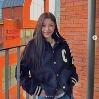 Saking seringnya membintangi drama kerajaan, Kim Yoo Jung mendapat julukan sebagai saeguk fairy alias peri saeguk. Hingga kini dia telah membintangi sembilan drama kerajaan seperti Iljimae, Moon Embracing the Sun, dan Lovers of the Red Sky. Foto: dok. Instagram @you_r_love