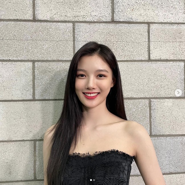 Kim Yoo Jung meniti kariernya sejak berusia empat tahun. Dia bahkan menjadi salah satu aktris cilik yang paling diincar di Korea Selatan. Hingga duduk di kelas 5 SD, Kim Yoo Jung telah membintangi 13 judul drama Korea dan lima film layar lebar. Foto: dok. Instagram @you_r_love