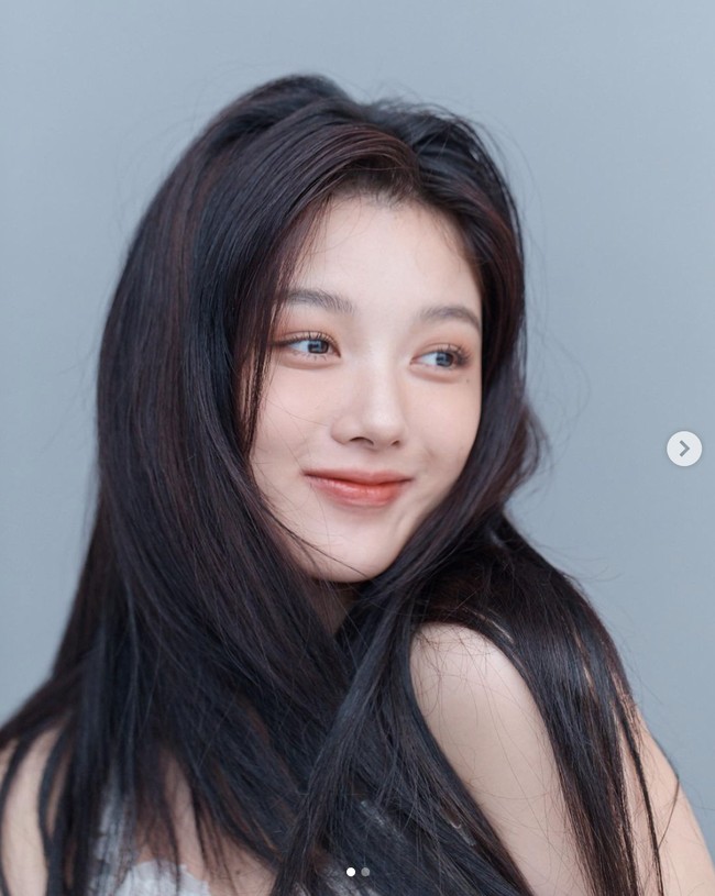 Tahun ini, Kim Yoo Jung reuni dengan pemain drama Korea Love in the Moonlight (2016) lewat reality show Young Actors’ Retreat. Sejak itu dia menjalin hubungan dekat dengan pemain drama Korea Itaewon Class, Lee Joo Young yang juga jadi peserta. Foto: dok. Instagram @you_r_love