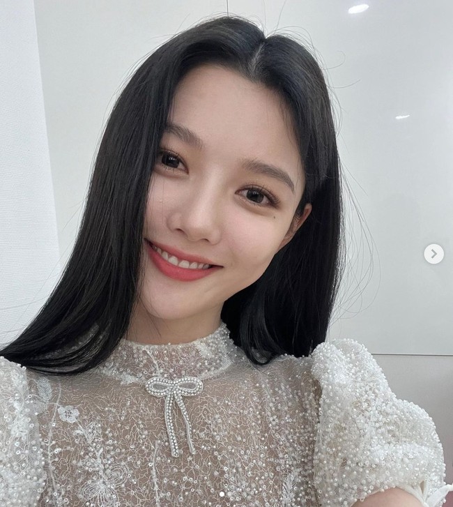 Aktris 23 tahun ini dikenal dengan reputasi baik di Korea Selatan. Selain dijuluki National Little Sister, Kim Yoo Jung juga didapuk menjadi duta Kementerian Kesetaraan Gender dan Keluarga, Korea Sharing Festival, hingga Seoul Tourism. Foto: dok. Instagram @you_r_love