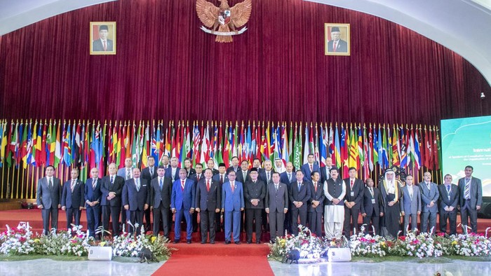 Konferensi MPR Negara OKI di Gedung Merdeka.