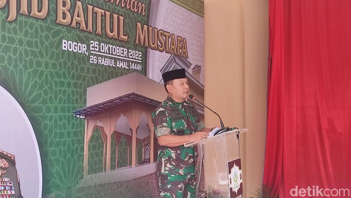 KSAD Jenderal TNI Dudung Abdurachman menghadiri peresmian Masjid Baitul Mustafa di Kecamatan Kemang, Kabupaten Bogor. (Rizky AM/detikcom)