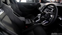 Saat ini, Jaguar I-Pace yang berstatus limited edition sudah bisa dipesan konsumen di Indonesia. Mereka yang berminat harus menyiapkan mahar sekira Rp2,9 miliar dengan status off the road.
