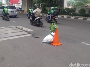 Duh! Lubang yang Sudah Ditambal di Jl Tendean Jaksel Bolong Lagi