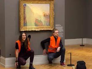 Lagi, Aktivis Lingkungan Lempar Kentang Tumbuk ke Lukisan Monet