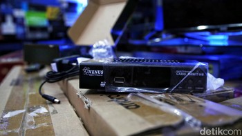 Namun untuk masyarakat menengah yang televisinya belum memenuhi standar televisi digital, diminta untuk segera memasang set top box.