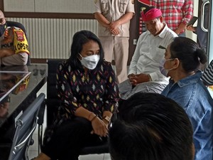 Menteri PPPA Temui 2 Anak Dirantai Ibu Kandung di Tabanan