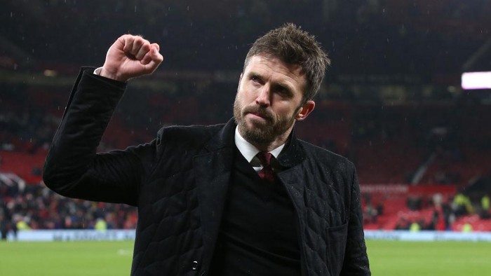 MANCHESTER, ENGLAND - DECEMBER 02:     Manchester United Coach Michael Carrick celebrates at the end of the Premier League match between Manchester United and  Arsenal at Old Trafford on December 2, 2021 in Manchester, England. (Photo by Matthew Peters/Manchester United via Getty Images)