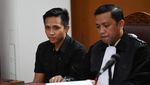 Momen Bharada Eliezer Sungkem ke Orang Tua Yosua di PN Jaksel