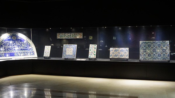 Museum ini juga menyimpan koleksi keramik dari Turki. Keramik Turki dikenal sebagai salah satu yang terbaik di dunia. (Wahyu Setyo/detikTravel) Museum ini juga menyimpan koleksi keramik dari Turki. Keramik Turki dikenal sebagai salah satu yang terbaik di dunia. (Wahyu Setyo/detikTravel)