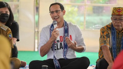 7 Potret Nadiem Makarim Blak-blakan di Depan Kepsek soal Tunjangan Profesi Guru