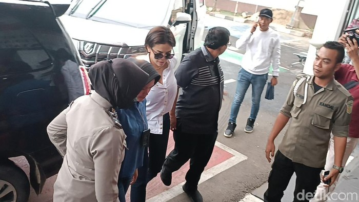 Nikita Mirzani di Kejari Serang