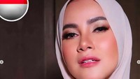 Tahun ini, Olla Ramlan kembali masuk menjadi kandidat 100 perempuan cantik dunia. Foto: Instagram