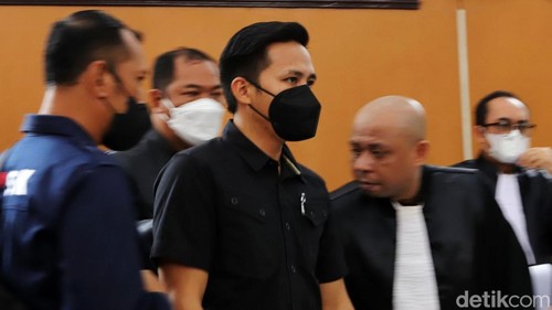 PN Jaksel menggelar sidang lanjutan kasus pembunuhan Brigadir Yosua Hutabarat dengan terdakwa Bharada Eliezer, Selasa (25/10/2022). Keluarga mendiang Yosua dan pengacara dihadirkan sebagai saksi.