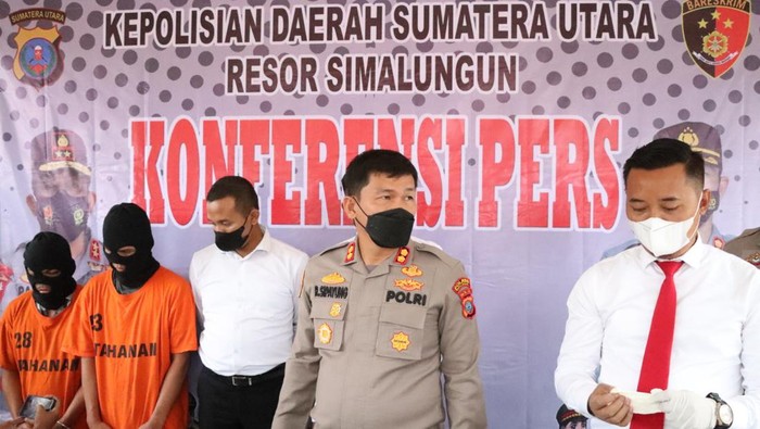 Suasana saat polisi memaparkan kasus di Polres Simalungun. (Dok Humas Polres Simalungun)