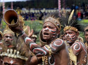 Tumpah Ruah Budaya Adat Khas Nusantara di Sentani Jayapura