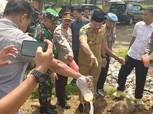 Polres Dompu Musnahkan Ribuan Liter Miras Tradisional