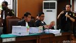 Penampakan Tumpukan Berkas Perkara di Sidang Bharada Eliezer