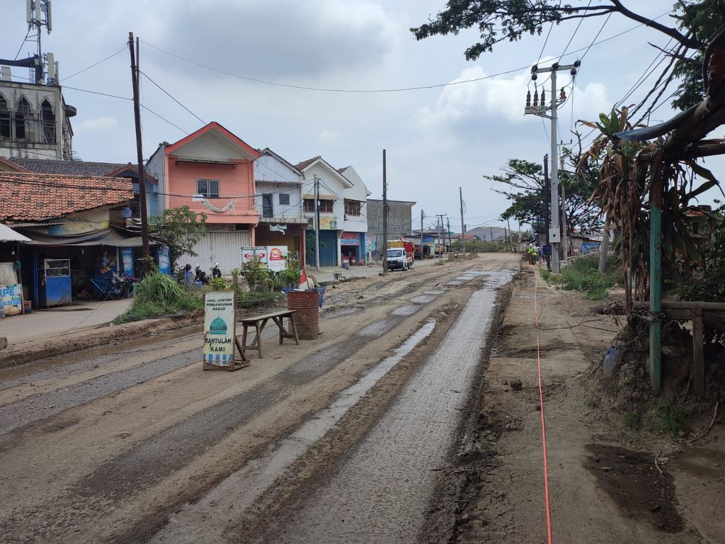 Pengukuran ruas Jl Perancis Kabupaten Tangerang dalam rangka perbaikan jalan. (Dok DBMSDA Kabupaten Tangerang)