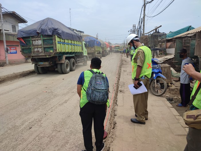 Pengukuran ruas Jl Perancis Kabupaten Tangerang dalam rangka perbaikan jalan. (Dok DBMSDA Kabupaten Tangerang)