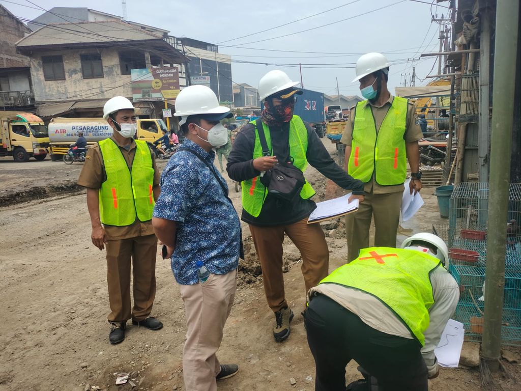 Pengukuran ruas Jl Perancis Kabupaten Tangerang dalam rangka perbaikan jalan. (Dok DBMSDA Kabupaten Tangerang)
