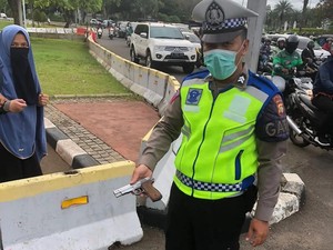 Wanita Bercadar Coba Terobos Istana Negara Todongkan Pistol FN ke Paspampers