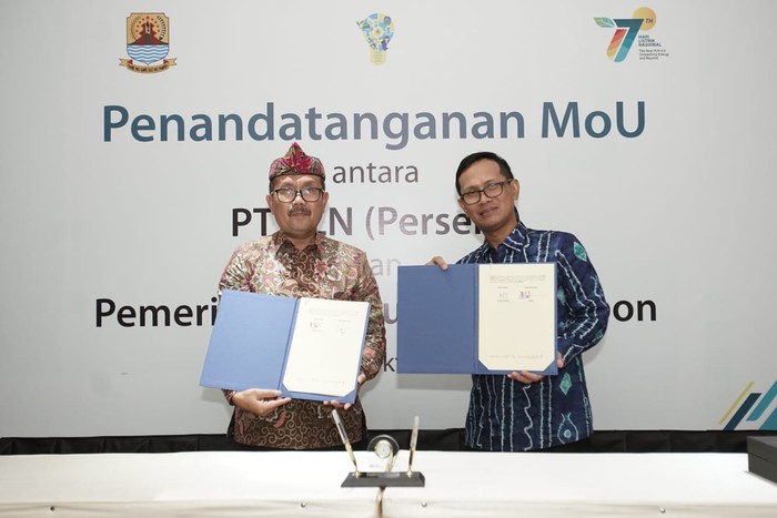 PLN-Pemkab Cirebon Teken Kerja Sama Kelistrikan hingga Layanan Internet