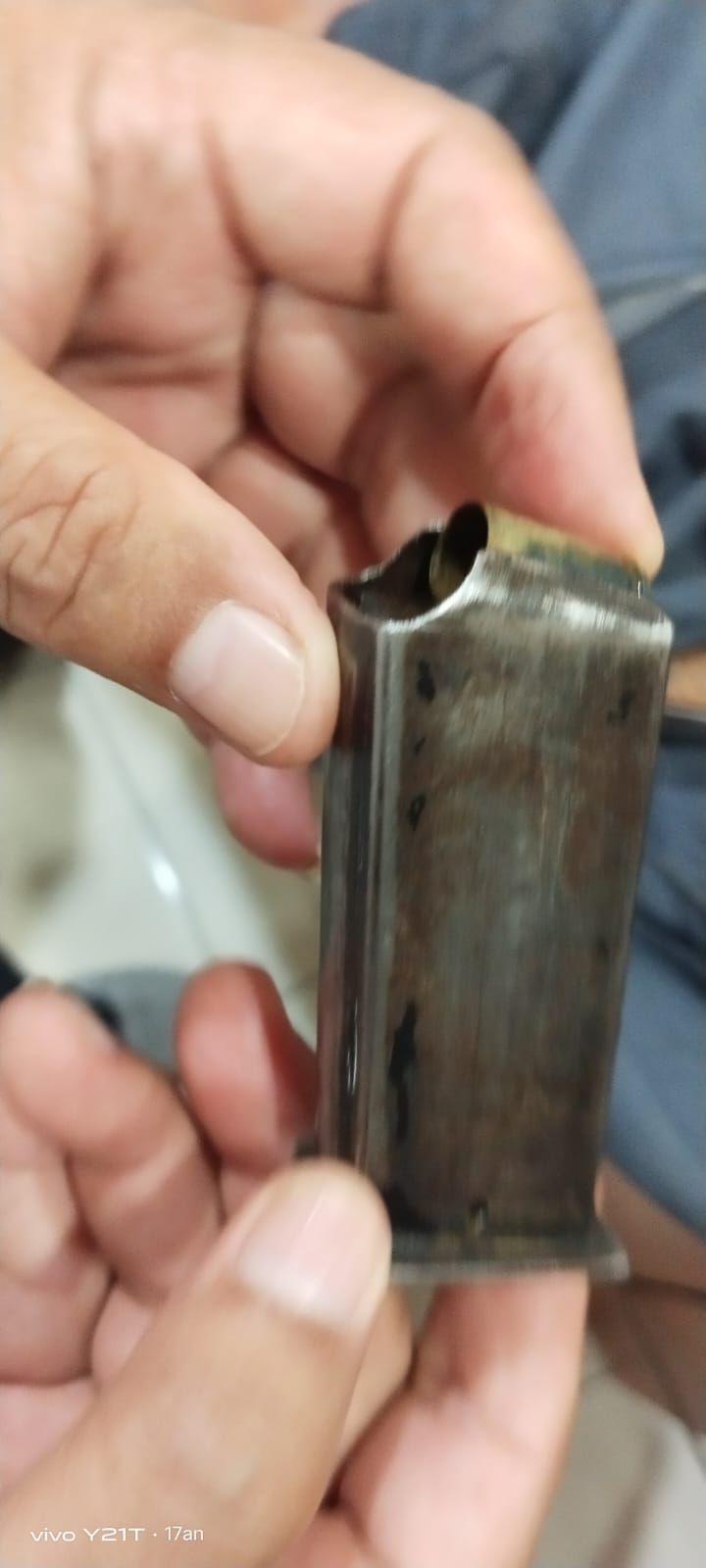 Polisi menyelidiki pistol yang dipakai seorang wanita untuk  menodong ke arah anggota Paspampres di depan Istana Merdeka (dok Istimewa)