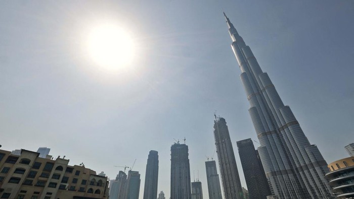 Potret Burj Khalifa, Gedung Tertinggi di Dunia yang Tak Punya Septic Tank TOPSHOT - The Burj Khalifa in Dubai is pictured on September 30, 2021 on the day of the Expo 2020 opening. - The Covid-delayed Expo 2020 kicks off today in Dubai with an extravagant opening ceremony in the evening for what is expected to be the world's biggest event since the start of the pandemic. (Photo by Giuseppe CACACE / AFP) (Photo by GIUSEPPE CACACE/AFP via Getty Images)