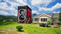 Terletak di luar kota Seoul, Dreamy Camera Cafe menawarkan suasana yang tenang dan sejuk dengan pemadangan bukit hijau yang indah. Foto: Pool/Site