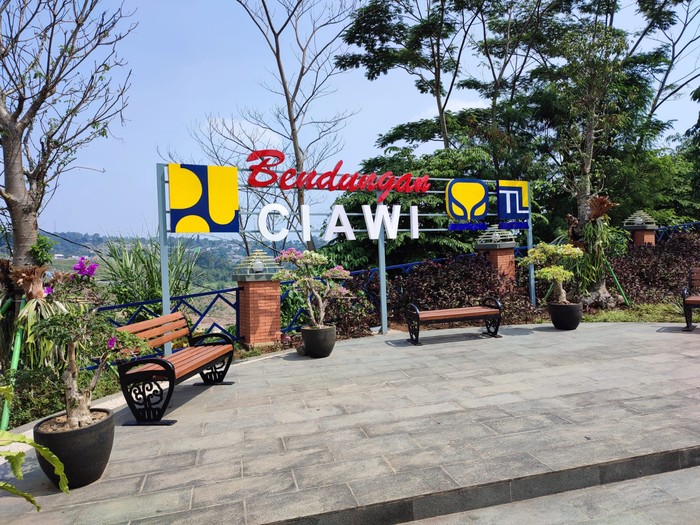 PT Brantas Abipraya (Persero) tengah merampungkan bendungan kering pertama di Indonesia yaitu Bendungan Ciawi.