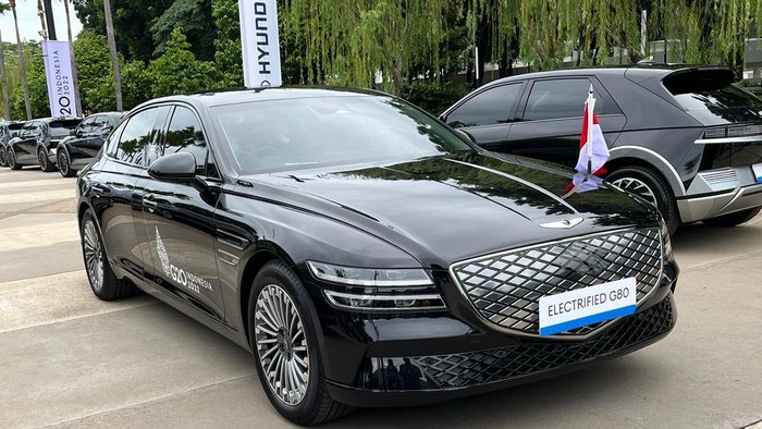 PT Hyundai Motors Indonesia (HMID) resmi menyerahkan 393 unit mobil listrik Hyundai Ioniq 5 dan Genesis G80 kepada Kementerian Sekretariat Negara untuk mendukung KTT G20 2022 Bali