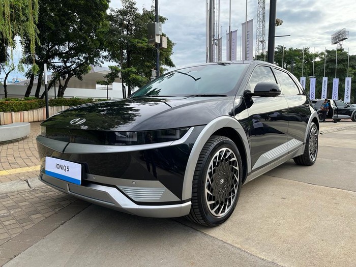 PT Hyundai Motors Indonesia (HMID) resmi menyerahkan 393 unit mobil listrik Hyundai Ioniq 5 dan Genesis G80 kepada Kementerian Sekretariat Negara untuk mendukung KTT G20 2022 Bali