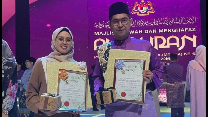 Muhammad Rizqon dan Yuni Wulandari Hasim, dua qari asal Indonesia yang menyabet medali perunggu dalam MTQ Internasional di Malaysia.