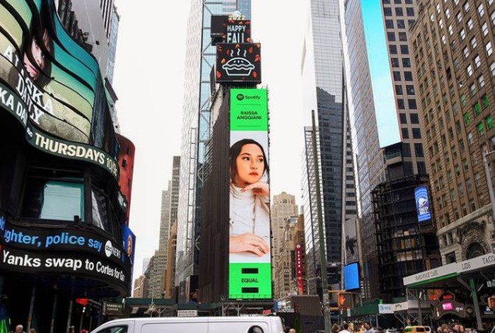Raissa Anggaini, Mahasiswa UPNVJ yang Tampil di Billboard New York.
