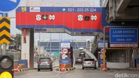 Dinas Perhubungan DKI Jakarta memberlakukan rekayasa lalu lintas di Jalan Laksamana Malahayati, Jakarta Timur 21 Oktober hingga 4 November seiring beroperasinya off ramp Jatiwaringin Jalan Tol Becakayu. Sebagai informasi, ramp merupakan penghubung antara ruas jalan yang ada di jalan tol. Nah, Off Ramp merupakan segmen atau bagian jalan untuk keluar dari jalan utama.