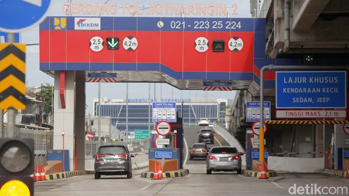 Dishub DKI Jakarta rekayasa lalu lintas di Jalan Laksamana Malahayati, Jaktim. Rekayasa lalin diterapkan seiring beroperasinya off ramp Jatiwaringin Jalan Tol Becakayu.