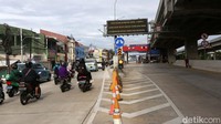 Lalu lintas dari Bekasi (Timur) menuju Cawang dan Jalan Pahlawan Revolusi yang semula melewati simpang dialihkan lurus ke jalan arteri samping on ramp Jatiwaringin-belok kanan di jembatan u-turn Universitas Borobudur-belok kiri menuju Cawang dan belok kanan menuju Jalan Pahlawan Revolusi.