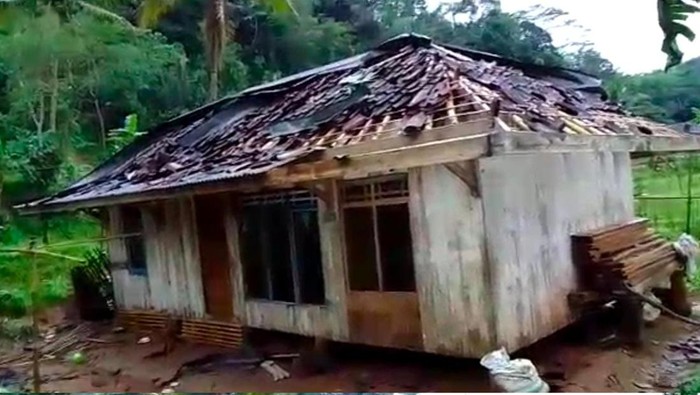 6 Rumah Di Cianjur Rusak Usai Disapu Puting Beliung