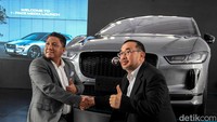 Marketing Director PT JLM, Irvino Edwardly mengatakan, pihaknya memang telah lama ingin menghadirkan Jaguar I-Pace di Indonesia. Sebab, selain menggunakan teknologi ramah lingkungan, kendaraan tersebut memiliki tampilan yang memikat mata.