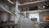 Bangunan museum merupakan karya mendiang arsitek AS, I.M. Pei. Ia merupakan salah satu arsitek paling terkenal di abad ke-20.