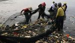 Nasib Pantai di Bandar Lampung yang Penuh Sampah