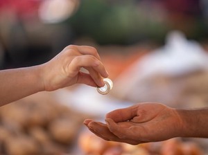 Keutamaan Sedekah 10 Muharram, Mendapat Pahala Setahun Penuh