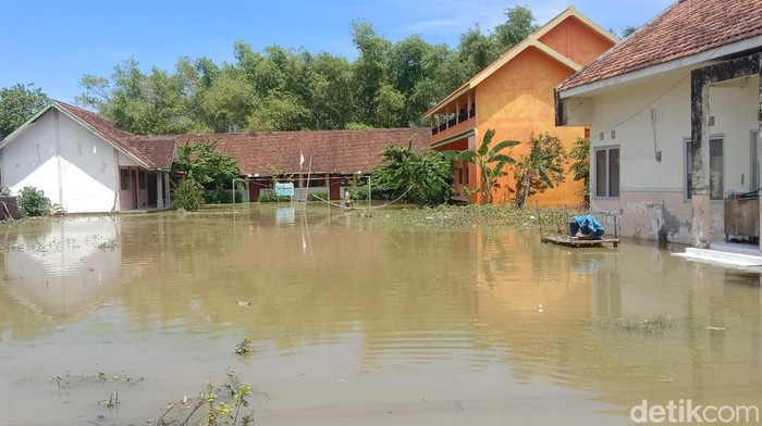 Sekolah di Lamongan Kebanjiran