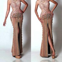 Putri mulai menceritakan awal mula bisa mengikuti ajak kecantikan bergengsi di Tanah Air, Puteri Indonesia 2020. Semua bermula setelah Putri menghadiri acara Terune Dedare, ajang pemilihan seperti Abang None jika di DKI Jakarta. Awal sekali kenapa aku bisa ikut pemilihan daerah Puteri Indonesia, aku ada di sebuah acara di malam hari, yaitu acara Terune Dedare Kabupaten Lombok Timur, banyak sekali tamu undangan yang hadir pada acara tersebut termasuk runner up Puteri Indonesia NTB dan Puteri Indonesia NTB atribut, ucapnya. Foto: Dok. Instagram @officialputeriindonesiantb.