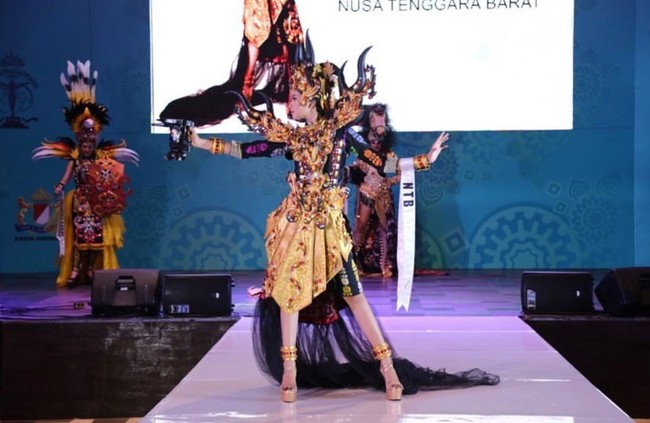 Putri lalu memberanikan diri untuk ikut audisi pemilihan Puteri Indonesia NTB 2020. Ia ingin mencoba pengalaman baru dan keluar dari zona nyamannya. Terlepas aku lolos atau tidak itu tidak itu urusan belakangan, kak Arnold sendiri adalah seorang pageant consultant, yang banyak mengirimkan puteri-puteri terbaik NTB di ajang beauty pageant nasional, jelasnya. Foto: Dok. Instagram @officialputeriindonesiantb.