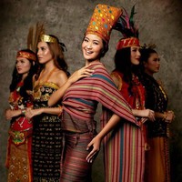 Dalam acara tersebut, Putri tidak menjadi pemenang. Dia hanya sebagai finalis Terune Dedare Lombok Timur 2019. Singkat cerita ketika aku dan yang lain selesai acara, aku ada di belakang panggung, tiba-tiba seseorang menghampiri aku namanya kak Arnold. Kak Arnold adalah orang me-notice keberadaanku waktu di atas panggung yang pada akhirnya ngajak aku ngobrol-ngobrol sedikit terkait tertarik tidaknya aku dengan ajang pemilihan Puteri Indonesia, kenang Putri panjang lebar.  Foto: Dok. Instagram @officialputeriindonesiantb.