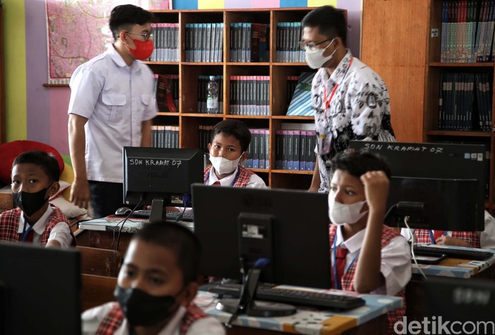 ANBK (Asesmen Nasional Berbasis Komputer) jenjang SD digelar serentak di Jakarta. Salah satunya di SDN Kramat 06 Pagi, Senen, Jakpus.