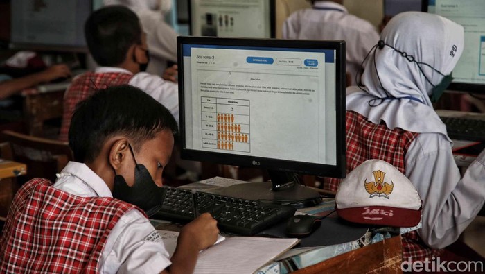 ANBK (Asesmen Nasional Berbasis Komputer) jenjang SD digelar serentak di Jakarta. Salah satunya di SDN Kramat 06 Pagi, Senen, Jakpus.