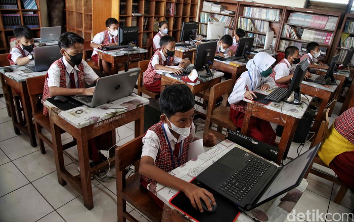 ANBK (Asesmen Nasional Berbasis Komputer) jenjang SD digelar serentak di Jakarta. Salah satunya di SDN Kramat 06 Pagi, Senen, Jakpus.